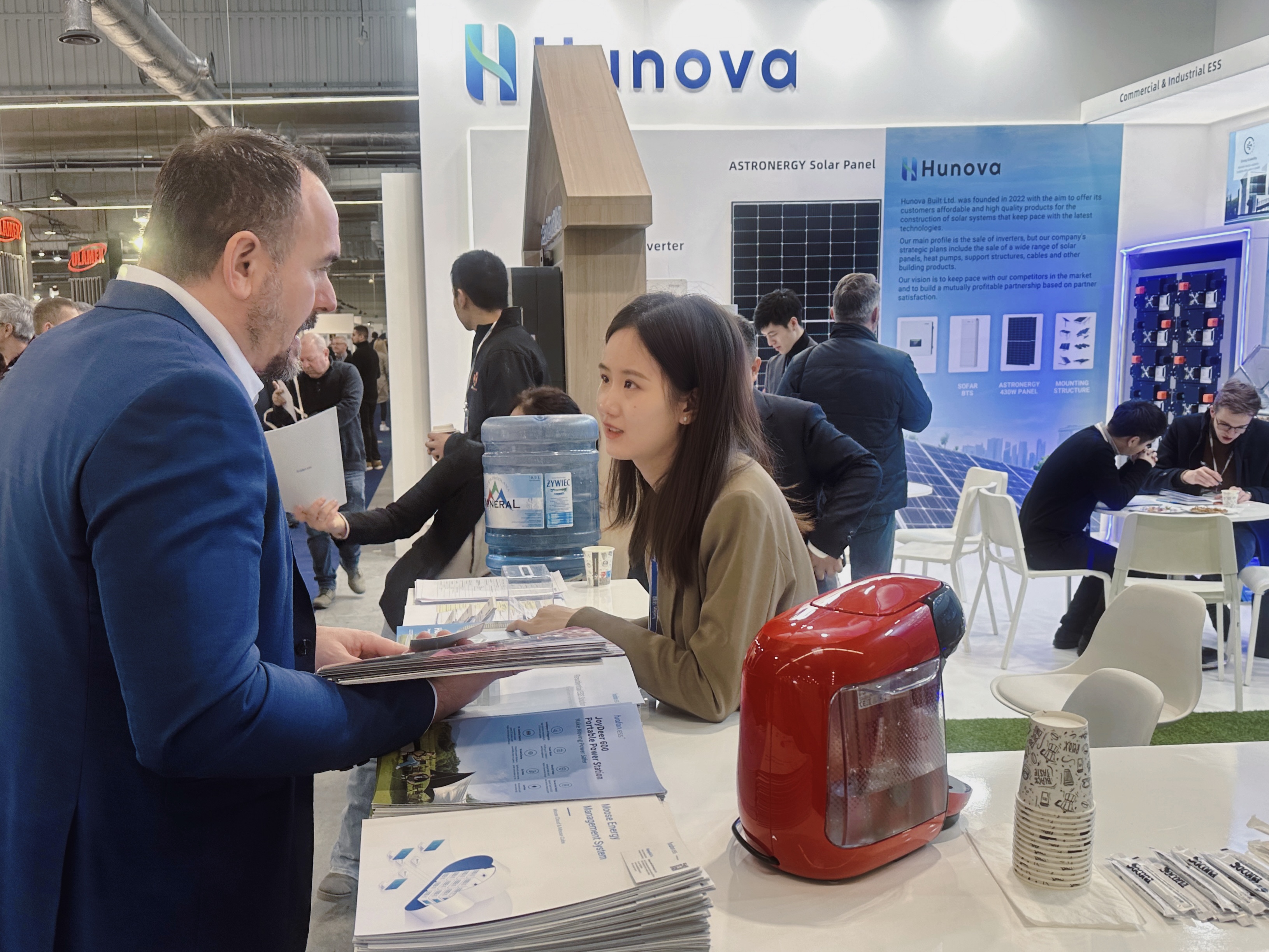 New Year's Debut! Huafon ESS Shines at Poland SOLAR ENERGY EXPO 2024